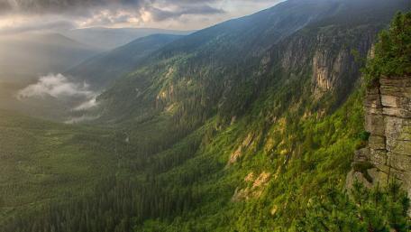 Majestic Valley Under Soft Light wallpaper