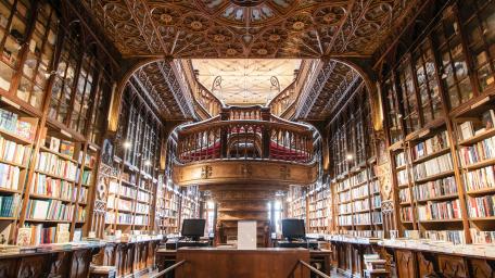Livraria Lello book shop in Porto wallpaper