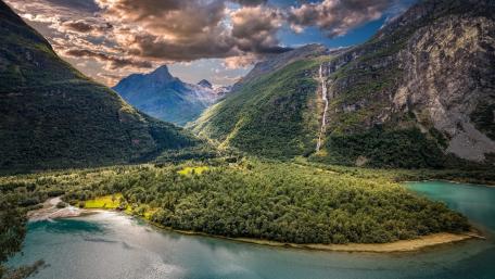 Lodal valley wallpaper