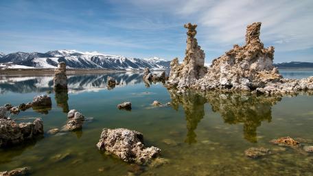 Mono Lake tufa towers wallpaper
