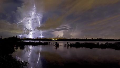 Majestic Lightning Over Calm Waters wallpaper