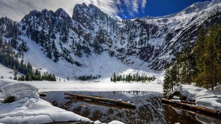 Majestic Winter Landscape of a Frozen Lake and Mountains wallpaper