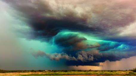 Dramatic Lightning Over Stormy Skies wallpaper