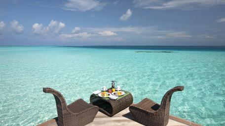 Breakfast over the sea (Constance Moofushi Maldives) wallpaper