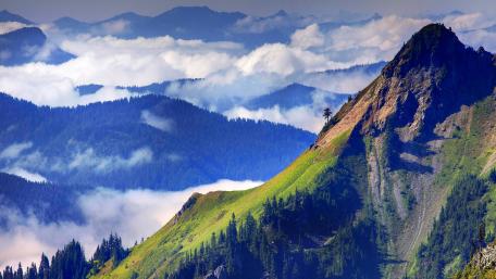 Majestic Mountain Summit View wallpaper