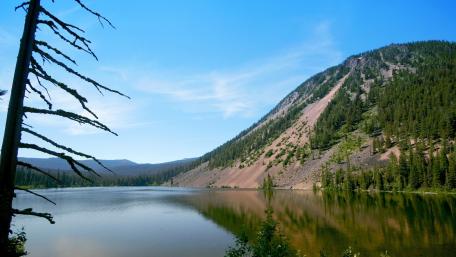Serene Lakeside View Under Clear Blue Skies wallpaper