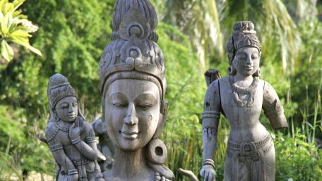 Serenity in Stone Artistry wallpaper