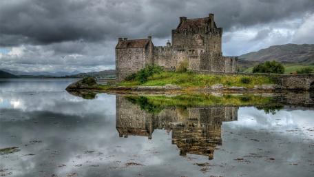 Eilean Donan Castle reflection wallpaper