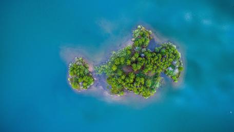 Tranquil Island Surrounded by Azure Waters wallpaper
