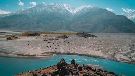 Majestic Mountain River Landscape wallpaper