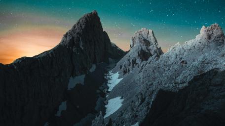 Starry Night Over Rocky Mountains wallpaper