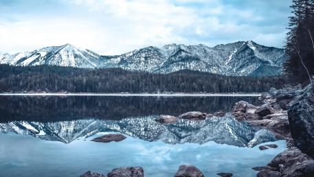Serene Winter Reflection Over a Tranquil Lake wallpaper