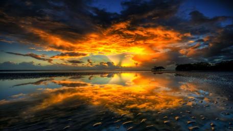 Fiery Dusk Reflections over Tranquil Waters wallpaper