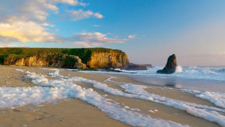Serene Coastal Beauty with Cliffs and Waves wallpaper