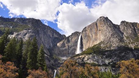 Yosemite Falls wallpaper