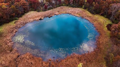 Autumn Serenity Over a Tranquil Lake wallpaper