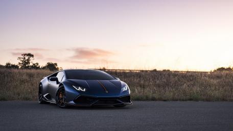 Sleek Lamborghini Huracan at Sunset Viewpoint wallpaper