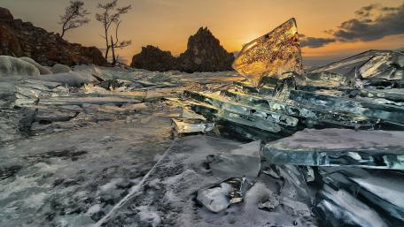 Frozen Lake Baikal wallpaper
