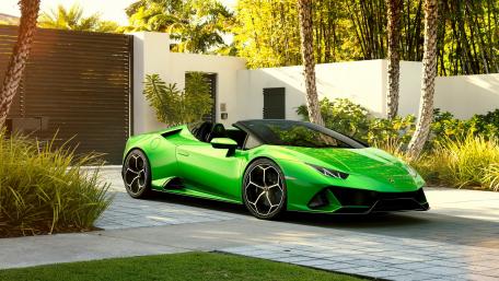 Sleek and Stunning Lamborghini Huracan EVO Wallpaper wallpaper