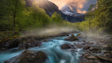Rauma river in Romsdalen valley wallpaper