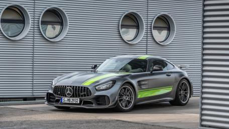 Sleek Mercedes-Benz Sports Car Wallpaper Showcase wallpaper