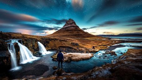 Kirkjufell starry night wallpaper