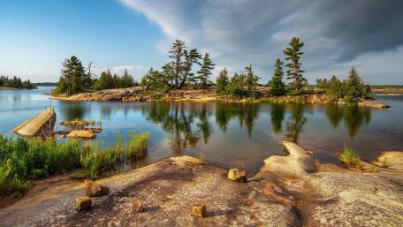 Tranquil Lake Island Reflections wallpaper
