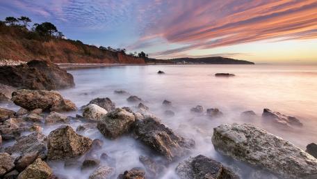 Tranquil Shoreline at Dusk wallpaper