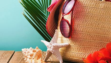 Summer Vibes with Starfish and Sunglasses wallpaper