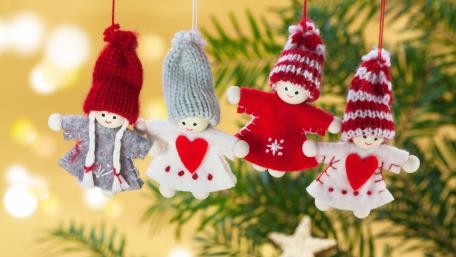 Charming Christmas Decorations for Festive Spirit wallpaper