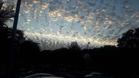 Majestic Cloudscape at Dusk wallpaper