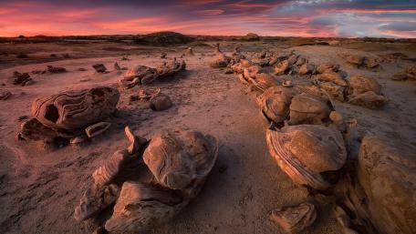 Desert Serenity at Dusk wallpaper
