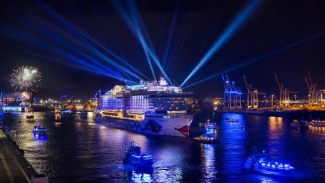 Cruise Extravaganza with Lasers and Fireworks Spectacle 4K   wallpaper