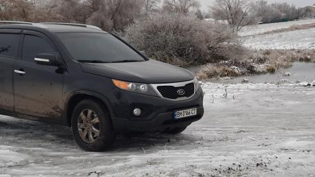 Winter Adventure with a Stylish SUV wallpaper