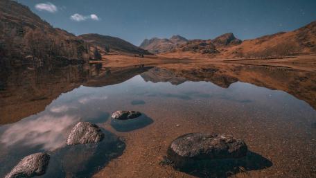 Serene Night Reflections on a Tranquil Lake wallpaper