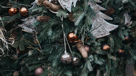 Festive Christmas Tree Ornaments for a Joyous Holiday Celebration wallpaper