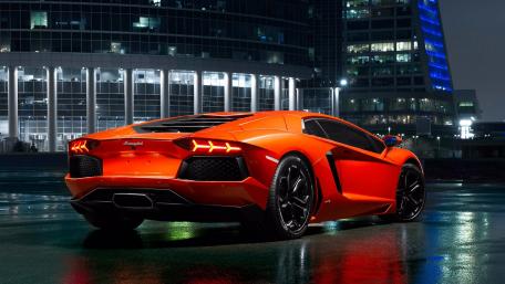 Lamborghini Aventador at Night in the City wallpaper