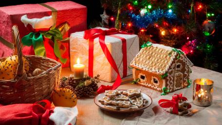 Gingerbread house wallpaper