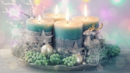 Serene Christmas Candlelit Celebration wallpaper
