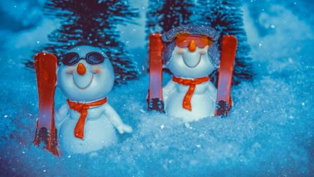 Skiing Snowmen in a Winter Wonderland wallpaper