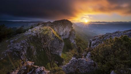 Majestic Mountain Sunset View wallpaper