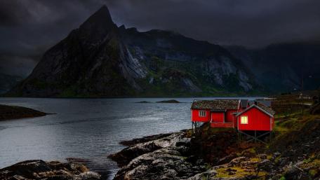 Red house (Reine) wallpaper