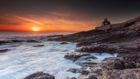 Serene Sunset Over Coastal Rocks wallpaper