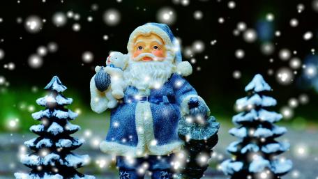 Festive Santa in a Winter Wonderland wallpaper