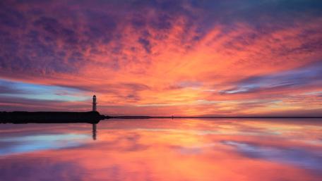 Lighthouse Serenity Under a Pink Evening Sky wallpaper