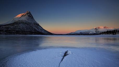 Innerdalen valley wallpaper