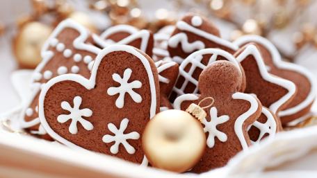 Gingerbread Hearts Festively Decorated for Christmas wallpaper