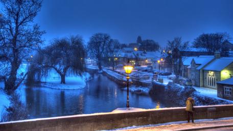 Winter Dusk in a Tranquil Townscape wallpaper