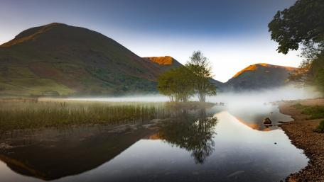 Tranquil Morning Reflections in Nature wallpaper