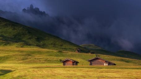 Gloomy Seiser Alm wallpaper